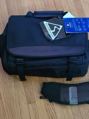 Samsonite Black Messenger Bag with Padded Shoulder Strap NWT